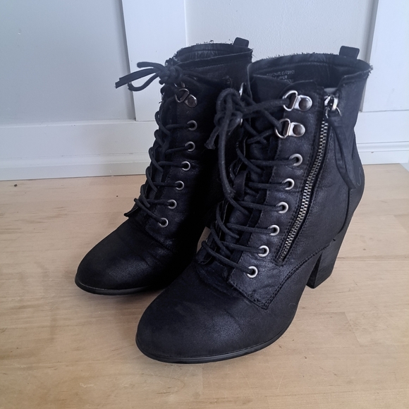 Daisy Fuentes Black Lace-Up Boots with Zipper - Picture 1 of 5